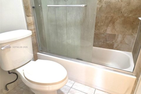 Condo in Hialeah, Florida, 3 bedrooms  № 2241218 - photo 27