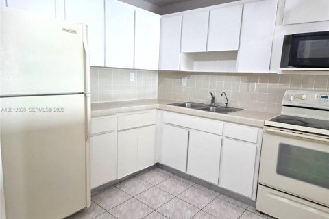 Condo in Hialeah, Florida, 3 bedrooms  № 2241218 - photo 4