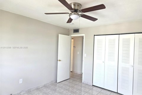 Condo in Hialeah, Florida, 3 bedrooms  № 2241218 - photo 20