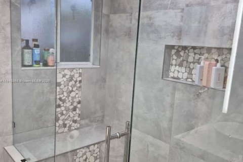 Купить виллу или дом в Холливуд, Флорида 3 спальни, 154.87м2, № 1966937 - фото 11