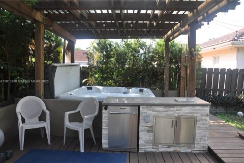 Купить виллу или дом в Холливуд, Флорида 3 спальни, 154.87м2, № 1966937 - фото 21