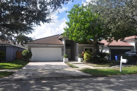 Купить виллу или дом в Холливуд, Флорида 3 спальни, 154.87м2, № 1966937 - фото 1