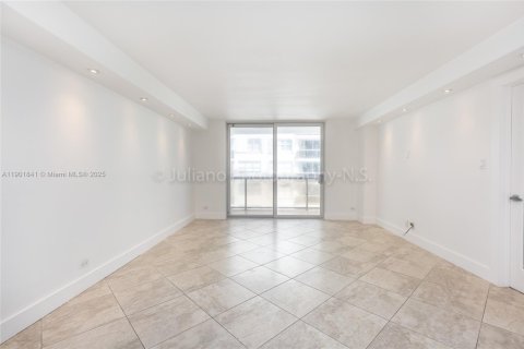 Copropriété à louer à Miami Beach, Floride: 2 chambres, 112.04 m2 № 1975387 - photo 17