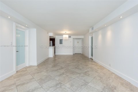 Copropriété à louer à Miami Beach, Floride: 2 chambres, 112.04 m2 № 1975387 - photo 18