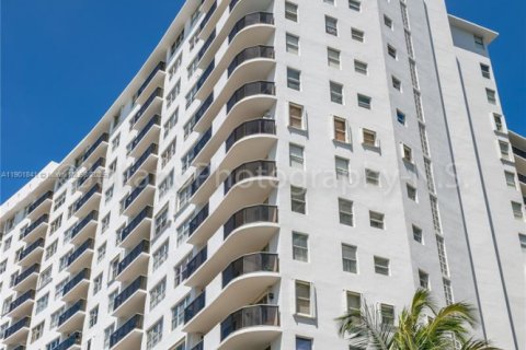 Copropriété à louer à Miami Beach, Floride: 2 chambres, 112.04 m2 № 1975387 - photo 28
