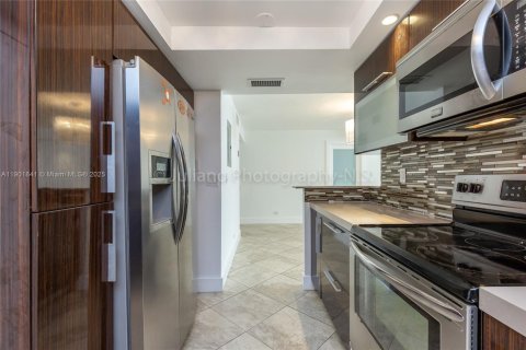 Copropriété à louer à Miami Beach, Floride: 2 chambres, 112.04 m2 № 1975387 - photo 24