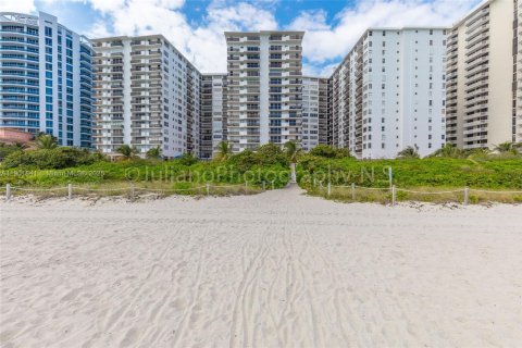 Copropriété à louer à Miami Beach, Floride: 2 chambres, 112.04 m2 № 1975387 - photo 29
