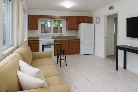 House in Miami, Florida 4 bedrooms, 261.8 sq.m. № 1729078 - photo 27