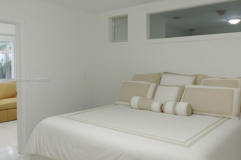 House in Miami, Florida 4 bedrooms, 261.8 sq.m. № 1729078 - photo 29