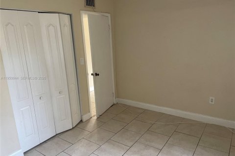 Condominio en alquiler en Sunrise, Florida, 2 dormitorios, 87.7 m2 № 2007044 - foto 16