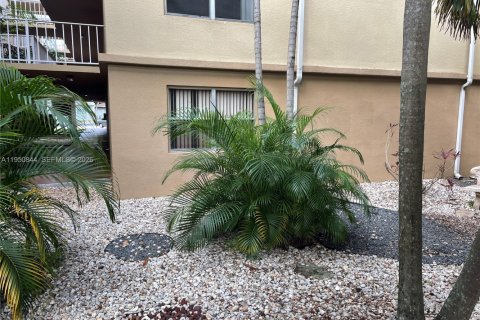 Condominio en alquiler en Sunrise, Florida, 2 dormitorios, 87.7 m2 № 2007044 - foto 24