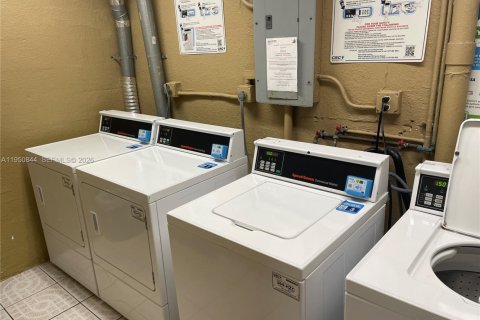 Condominio en alquiler en Sunrise, Florida, 2 dormitorios, 87.7 m2 № 2007044 - foto 27