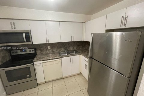 Condominio en Sunrise, Florida, 2 dormitorios  № 2007044
