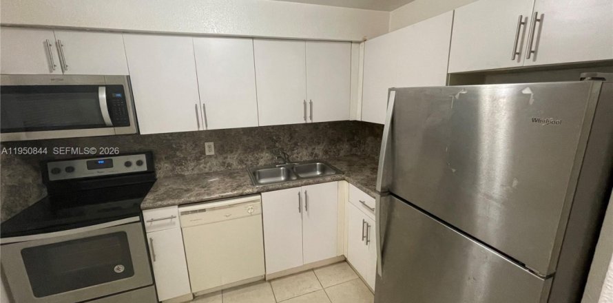 Condominio en Sunrise, Florida, 2 dormitorios  № 2007044