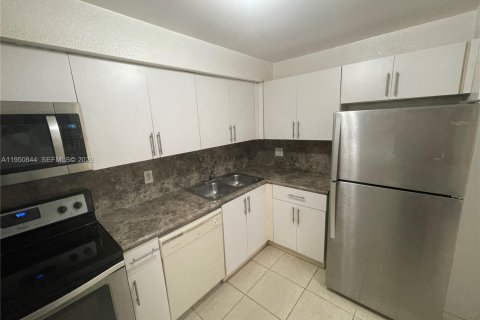 Condominio en alquiler en Sunrise, Florida, 2 dormitorios, 87.7 m2 № 2007044 - foto 2