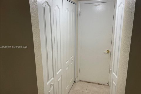 Condominio en alquiler en Sunrise, Florida, 2 dormitorios, 87.7 m2 № 2007044 - foto 13