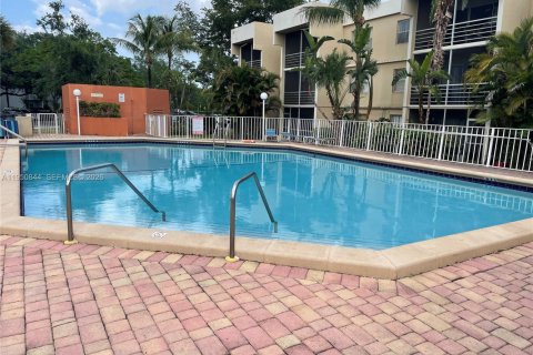 Condominio en alquiler en Sunrise, Florida, 2 dormitorios, 87.7 m2 № 2007044 - foto 28