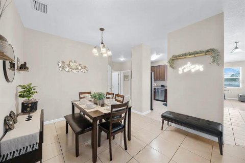 House in Davenport, Florida 4 bedrooms, 169.92 sq.m. № 954928 - photo 18