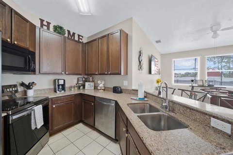 House in Davenport, Florida 4 bedrooms, 169.92 sq.m. № 954928 - photo 14
