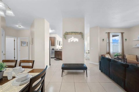 House in Davenport, Florida 4 bedrooms, 169.92 sq.m. № 954928 - photo 8