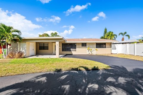 Villa ou maison à louer à Fort Lauderdale, Floride: 3 chambres, 174.19 m2 № 2266180 - photo 2