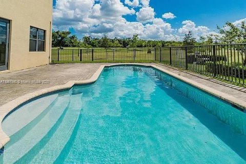 House in Miami, Florida 5 bedrooms, 251.02 sq.m. № 2023000 - photo 14