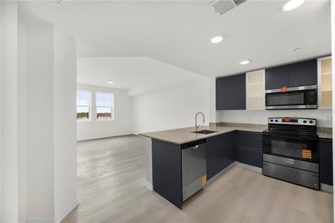 Condo in Orlando, Florida, 1 bedroom № 2390990 - photo 13