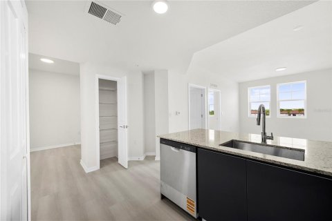 Condo in Orlando, Florida, 1 bedroom № 2390990 - photo 21