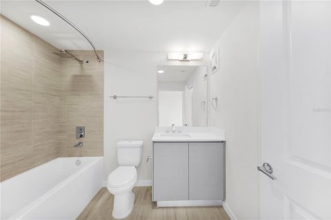 Condo in Orlando, Florida, 1 bedroom № 2390990 - photo 8