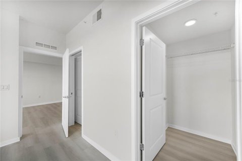 Condo in Orlando, Florida, 1 bedroom № 2390990 - photo 28