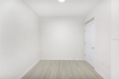 Condo in Orlando, Florida, 1 bedroom № 2390990 - photo 11
