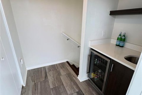 Townhouse in Saint Petersburg, Florida 3 bedrooms, 184.69 sq.m. № 2149093 - photo 25