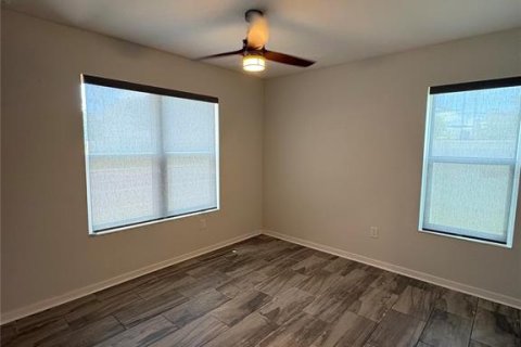 Townhouse in Saint Petersburg, Florida 3 bedrooms, 184.69 sq.m. № 2149093 - photo 4