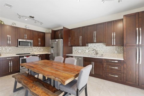 Adosado en venta en Kissimmee, Florida, 4 dormitorios, 151.99 m2 № 2229565 - foto 8