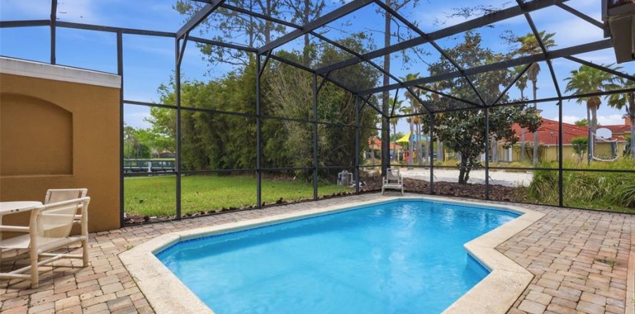 Adosado en Kissimmee, Florida 4 dormitorios, 151.99 m2 № 2229565