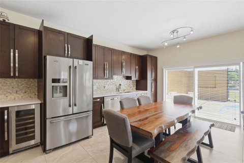 Adosado en venta en Kissimmee, Florida, 4 dormitorios, 151.99 m2 № 2229565 - foto 9