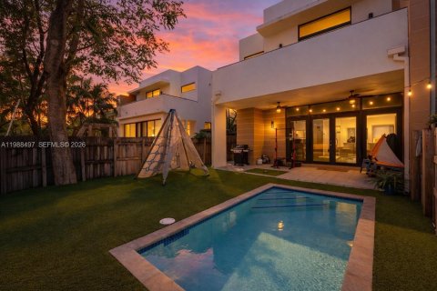 Townhouse in Miami, Florida 3 bedrooms, 234.3 sq.m. № 2064171 - photo 4