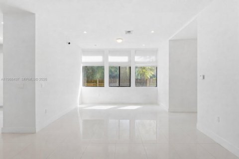 Townhouse in Miami, Florida 3 bedrooms, 234.3 sq.m. № 2064171 - photo 6