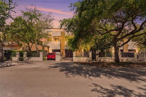 Townhouse in Miami, Florida 3 bedrooms, 234.3 sq.m. № 2064171 - photo 3