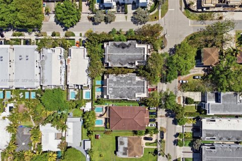 Townhouse in Miami, Florida 3 bedrooms, 234.3 sq.m. № 2064171 - photo 26