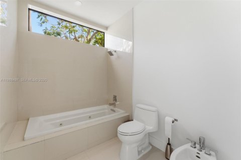 Townhouse in Miami, Florida 3 bedrooms, 234.3 sq.m. № 2064171 - photo 15