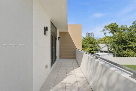 Townhouse in Miami, Florida 3 bedrooms, 234.3 sq.m. № 2064171 - photo 16