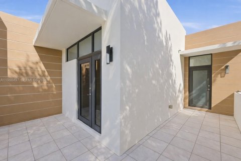 Townhouse in Miami, Florida 3 bedrooms, 234.3 sq.m. № 2064171 - photo 17