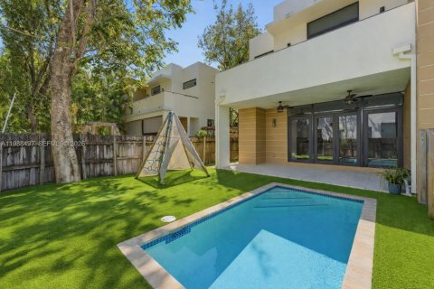 Townhouse in Miami, Florida 3 bedrooms, 234.3 sq.m. № 2064171 - photo 22