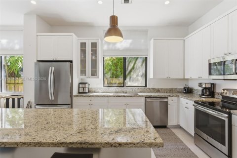 Townhouse in Miami, Florida 3 bedrooms, 234.3 sq.m. № 2064171 - photo 9