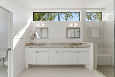 Townhouse in Miami, Florida 3 bedrooms, 234.3 sq.m. № 2064171 - photo 14