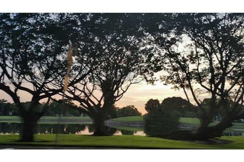 Кондоминиум с 2 спальнями в Лодерхилл, Флорида № 2012929