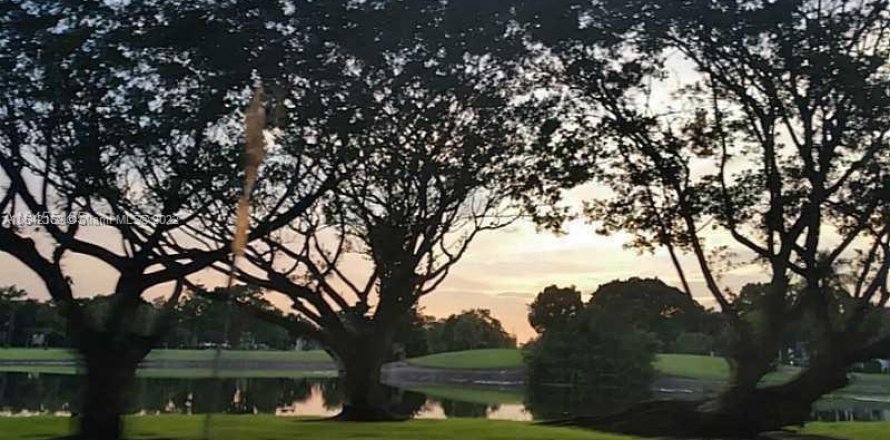 Condominio en Lauderhill, Florida, 2 dormitorios  № 2012929