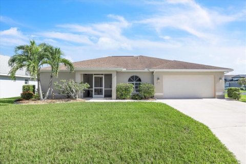 Villa ou maison à North Fort Myers, Floride 3 chambres, 174.75 m2 № 2313199