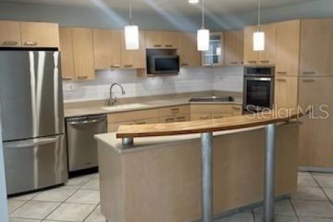 Casa en alquiler en Tampa, Florida, 3 dormitorios, 131.46 m2 № 1880541 - foto 4